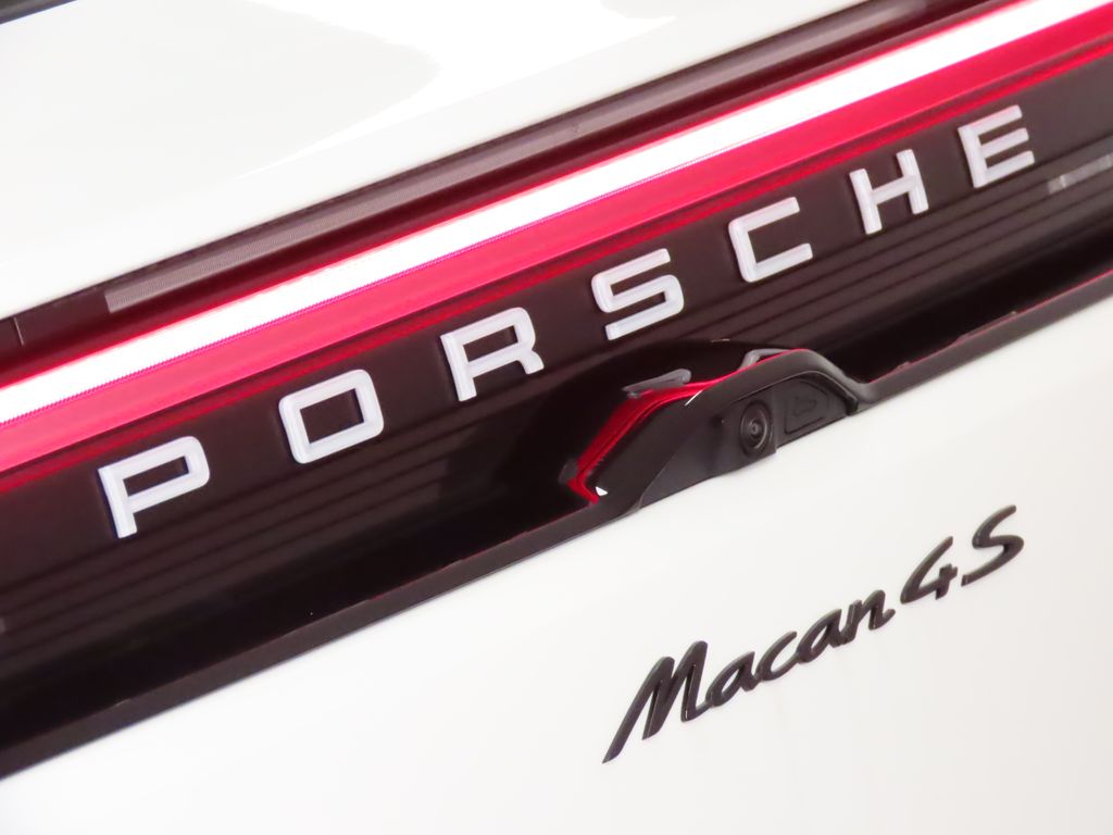 Thumbnail: 2025 Porsche Macan - 12
