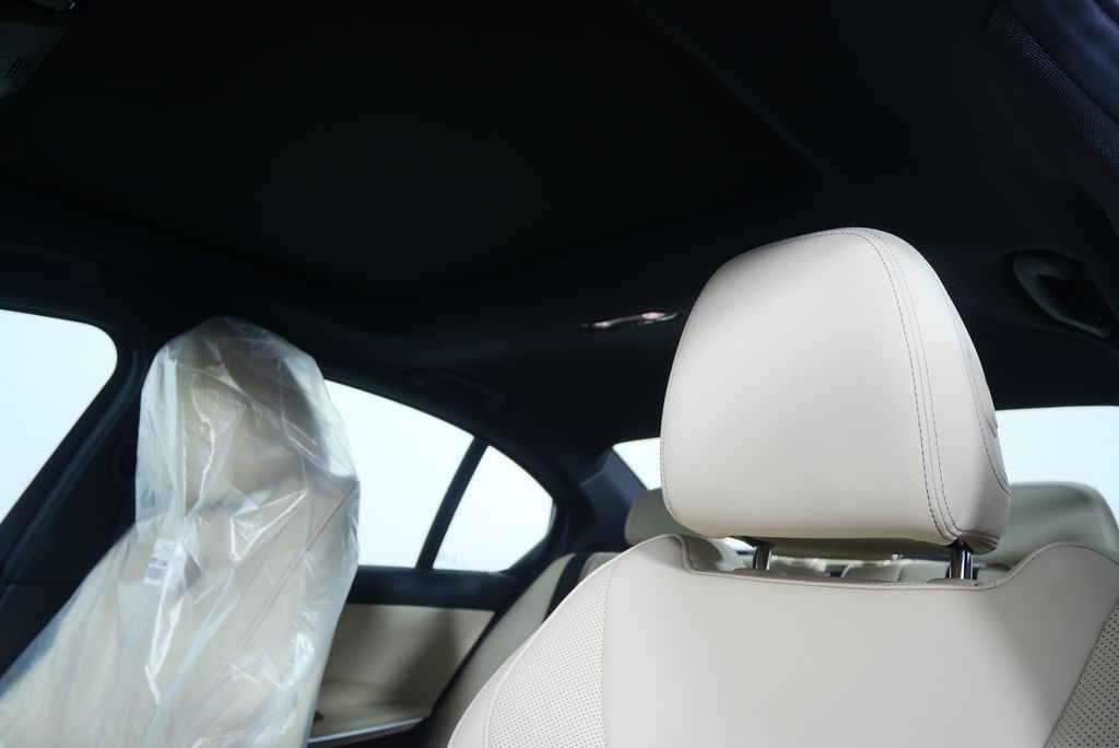 Thumbnail: 2026 BMW 3 Series - 12