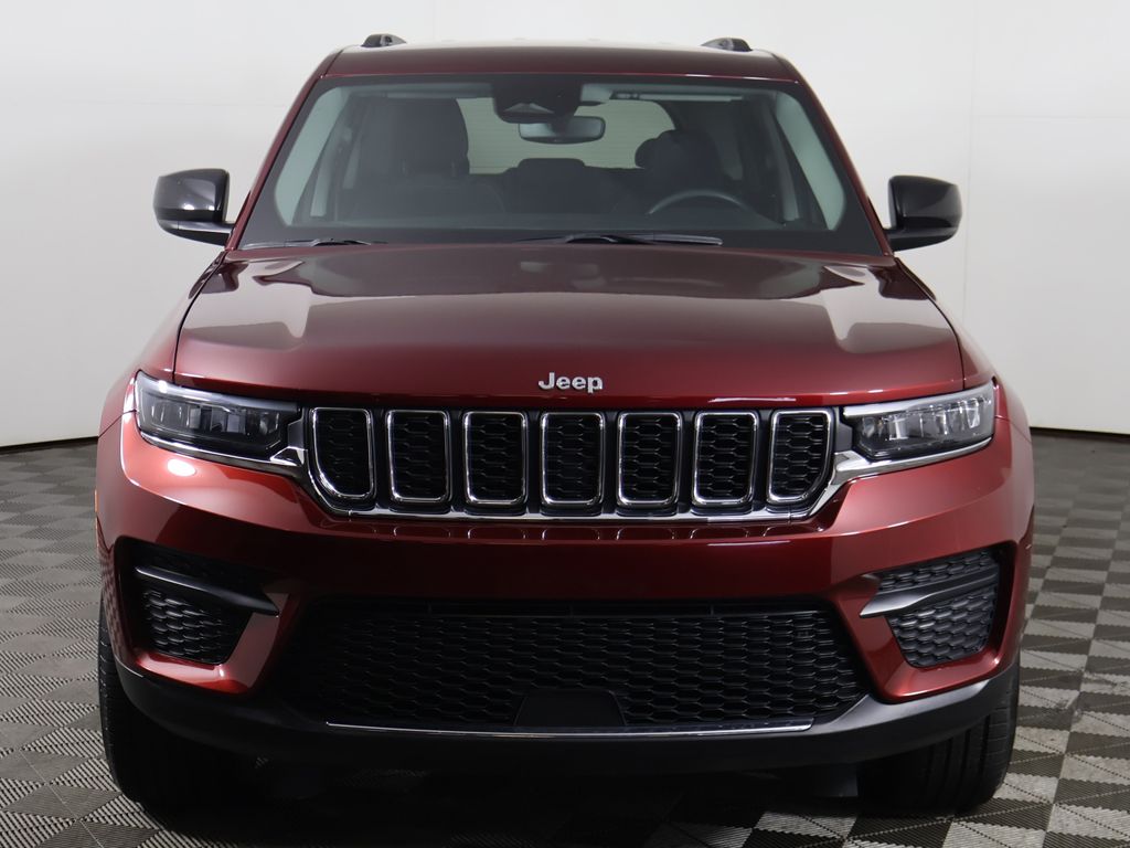 Used 2023 Red Jeep Laredo image 10