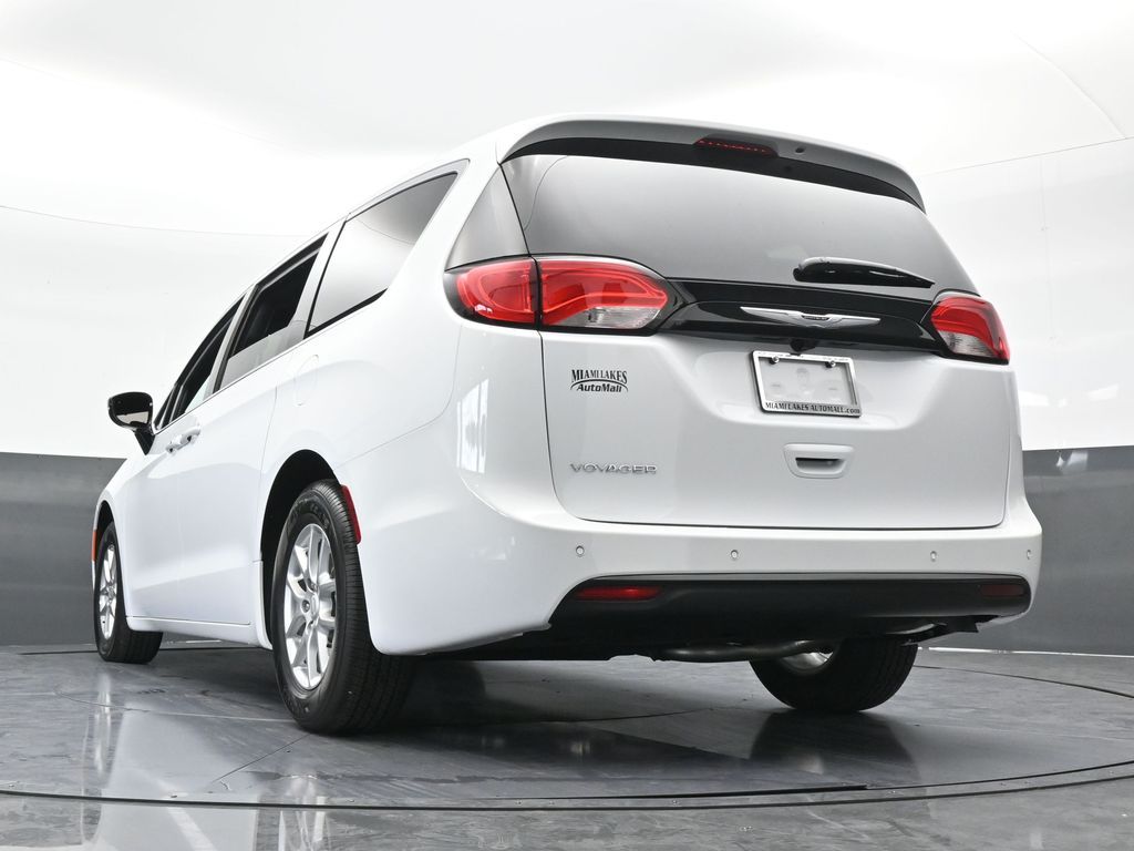 Used 2026 Bright White Clearcoat Chrysler LX image 56