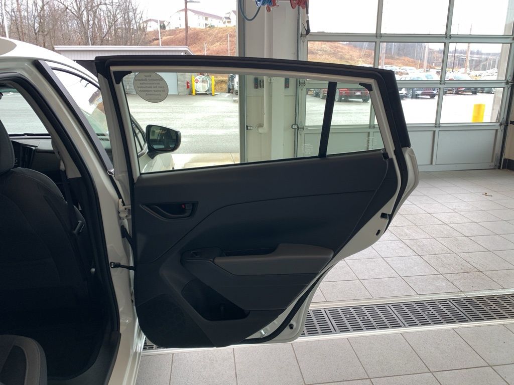 New 2025 White Subaru Base image 18