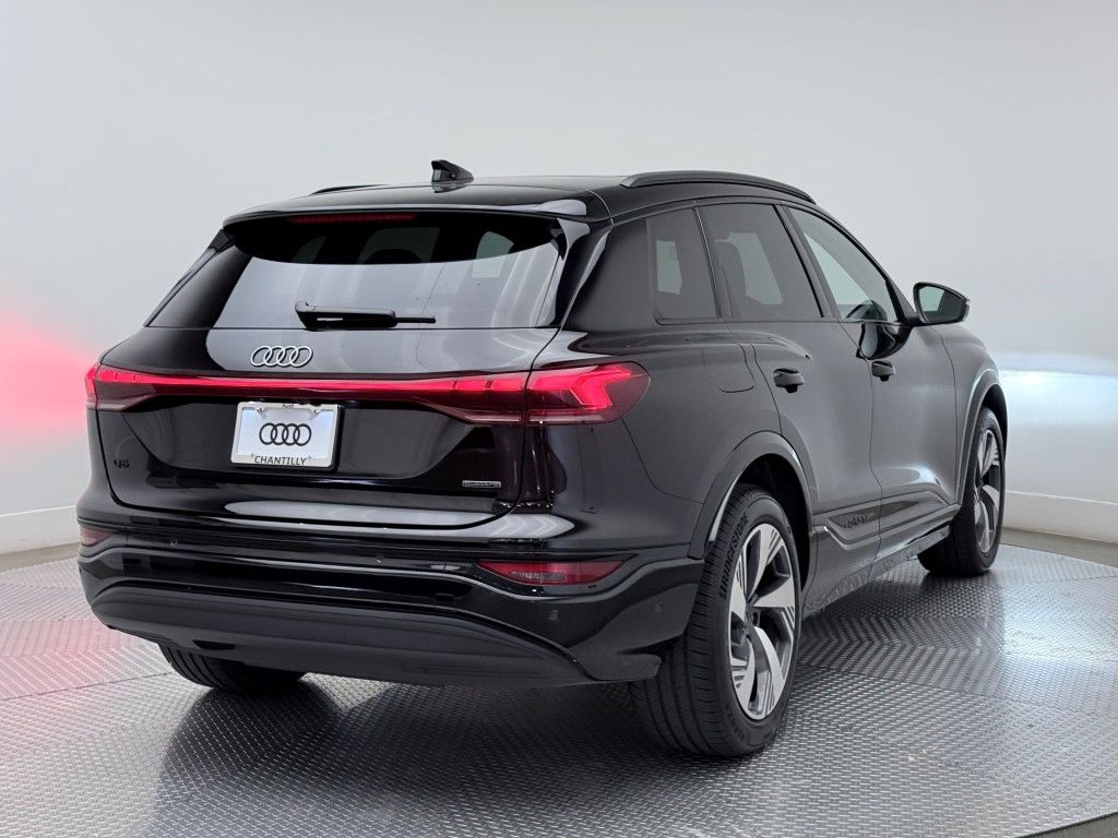 Thumbnail: 2025 Audi Q6 e-tron - 11