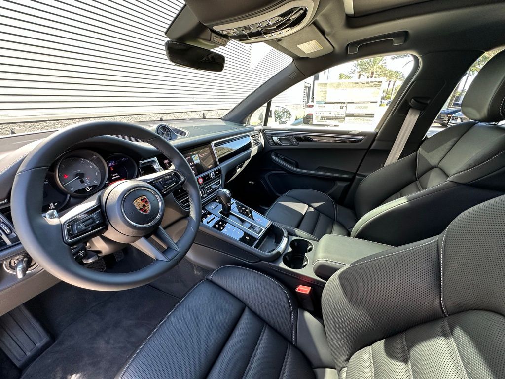 Thumbnail: 2026 Porsche Macan - 4