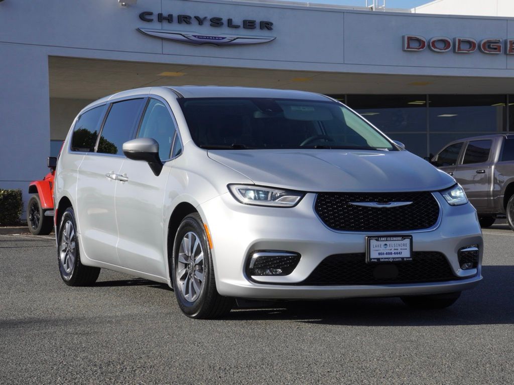 2023 Chrysler Pacifica Hybrid Touring L