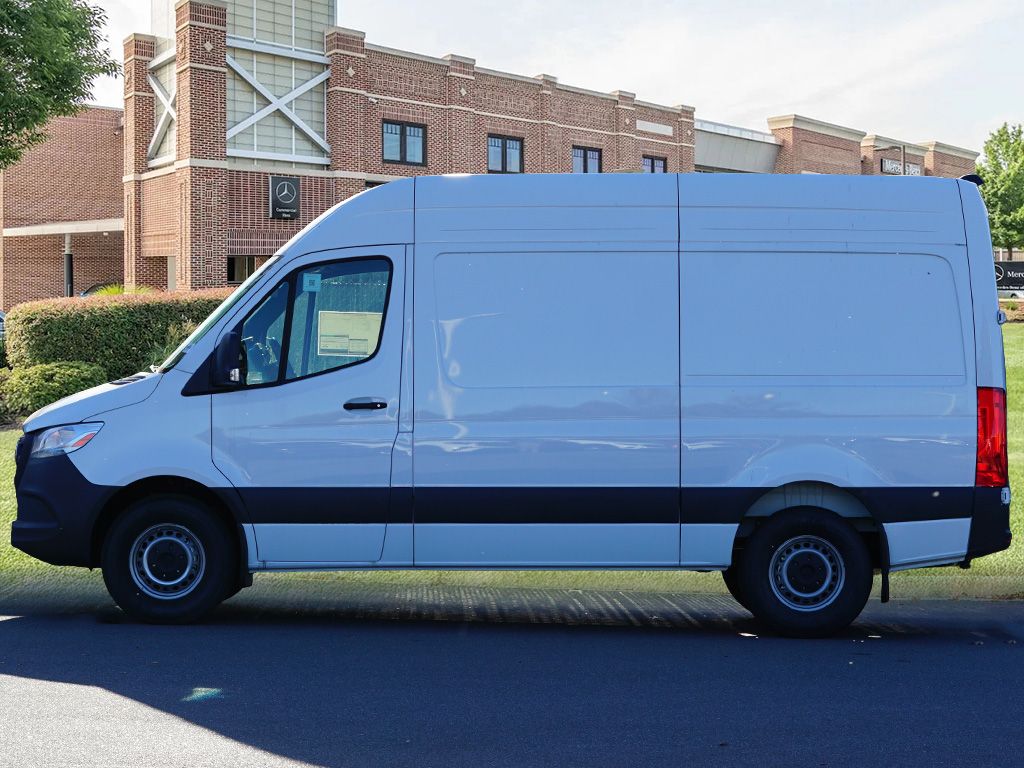 Thumbnail: 2025 Mercedes-Benz Sprinter - 8