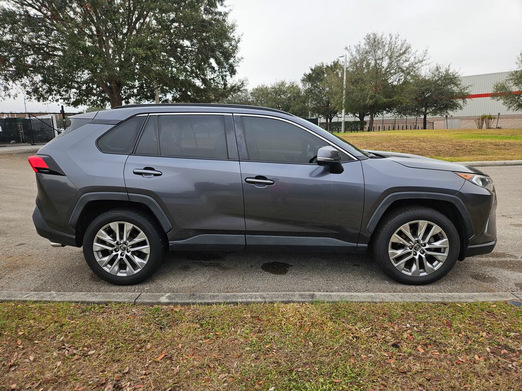 2019 Toyota RAV4 XLE Premium 6