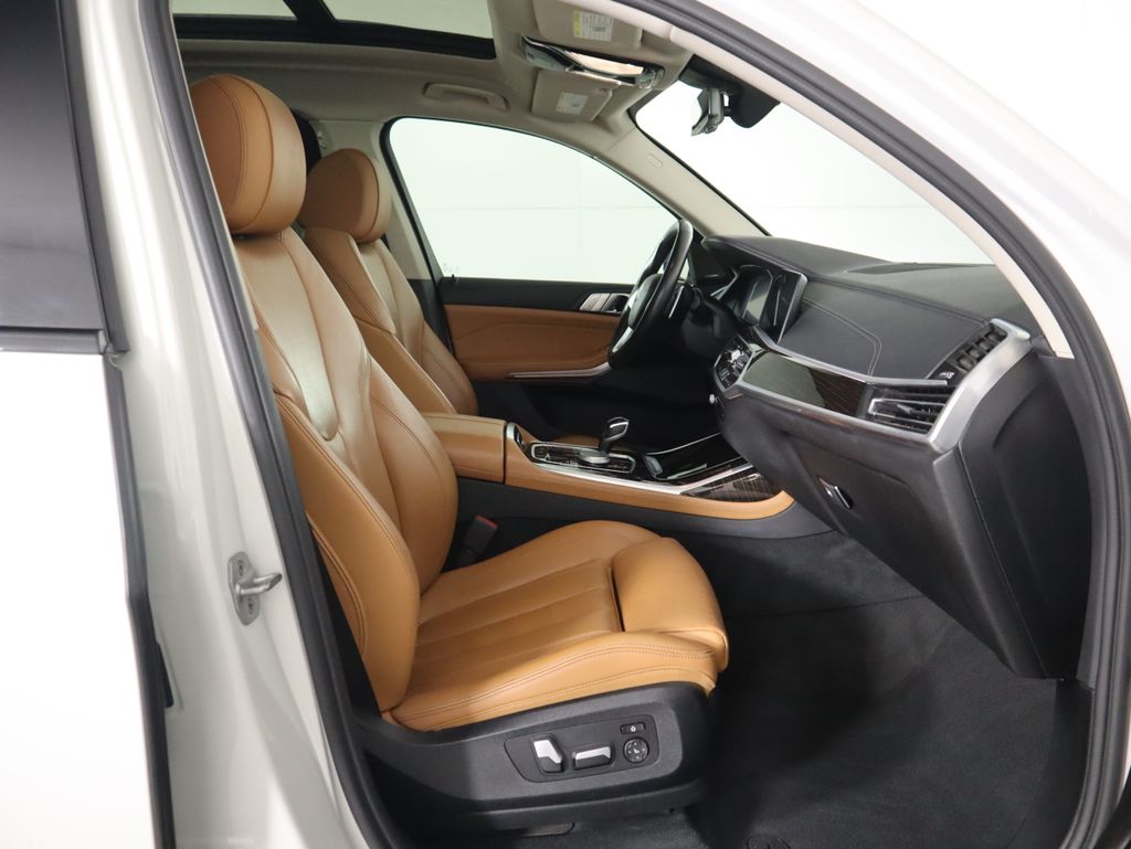 Thumbnail: 2021 BMW X7 - 21