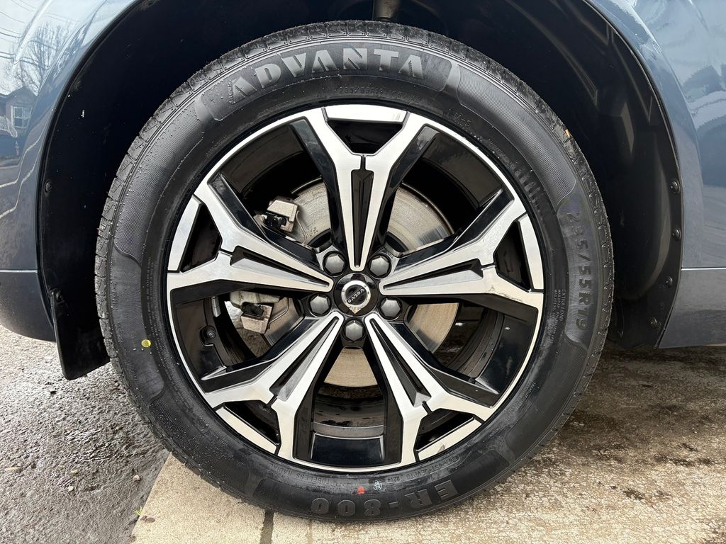 2022 Volvo XC60 B5 Momentum