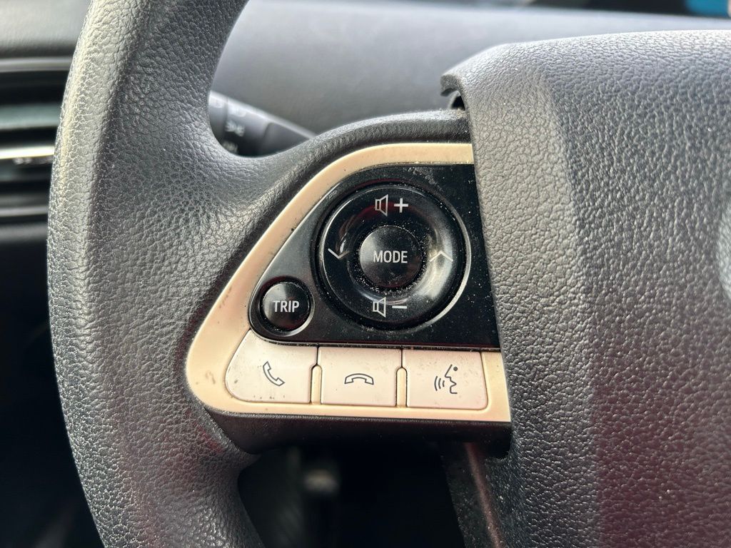 Thumbnail: 2016 Toyota Prius - 18