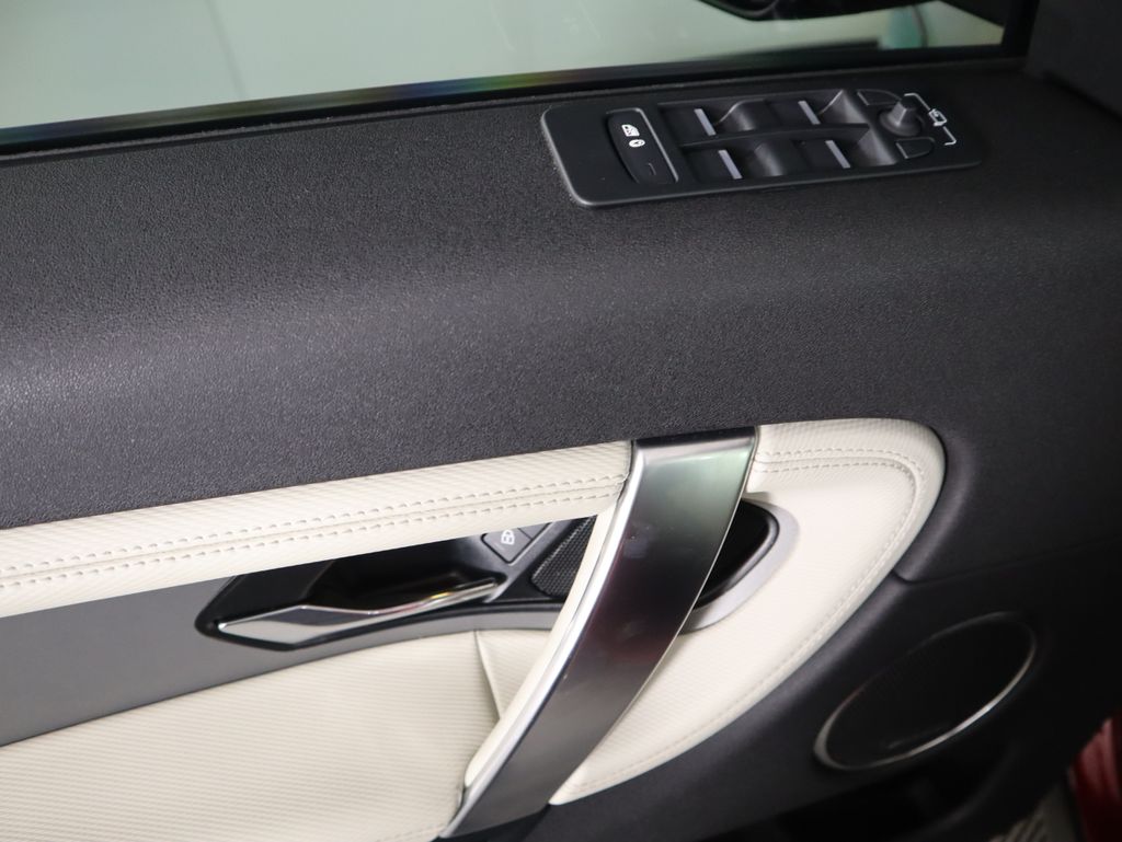 Thumbnail: 2024 Land Rover Discovery Sport - 22