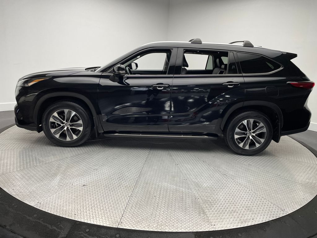 Thumbnail: 2021 Toyota Highlander - 2