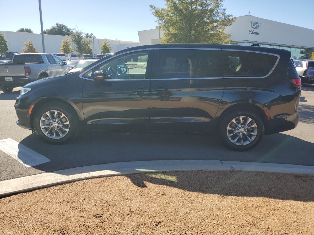 Used Car 2023 Chrysler Pacifica  Touring L For Sale Under $40,000 In Austin, Texas