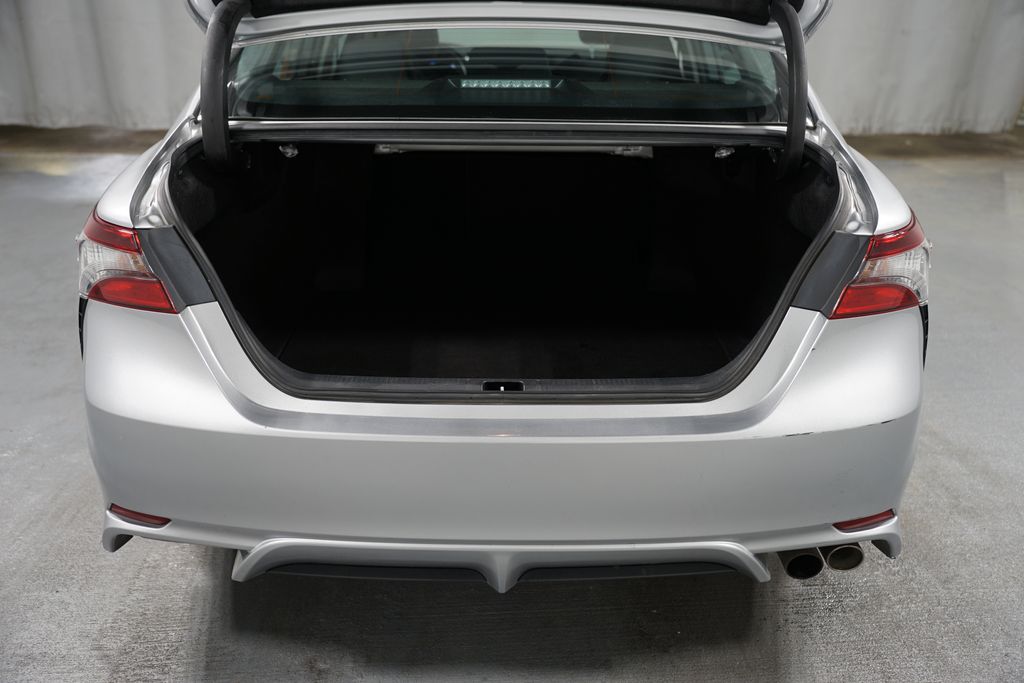 2023 Toyota Camry SE 32