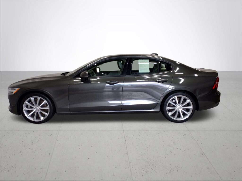 2021 Volvo S60 T6 Momentum