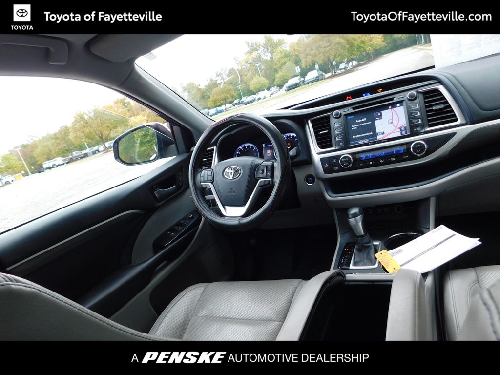 Thumbnail: 2018 Toyota Highlander - 7