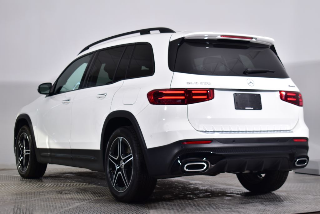 Thumbnail: 2025 Mercedes-Benz GLB - 3