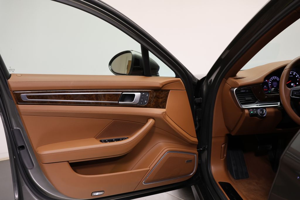 Thumbnail: 2022 Porsche Panamera - 25