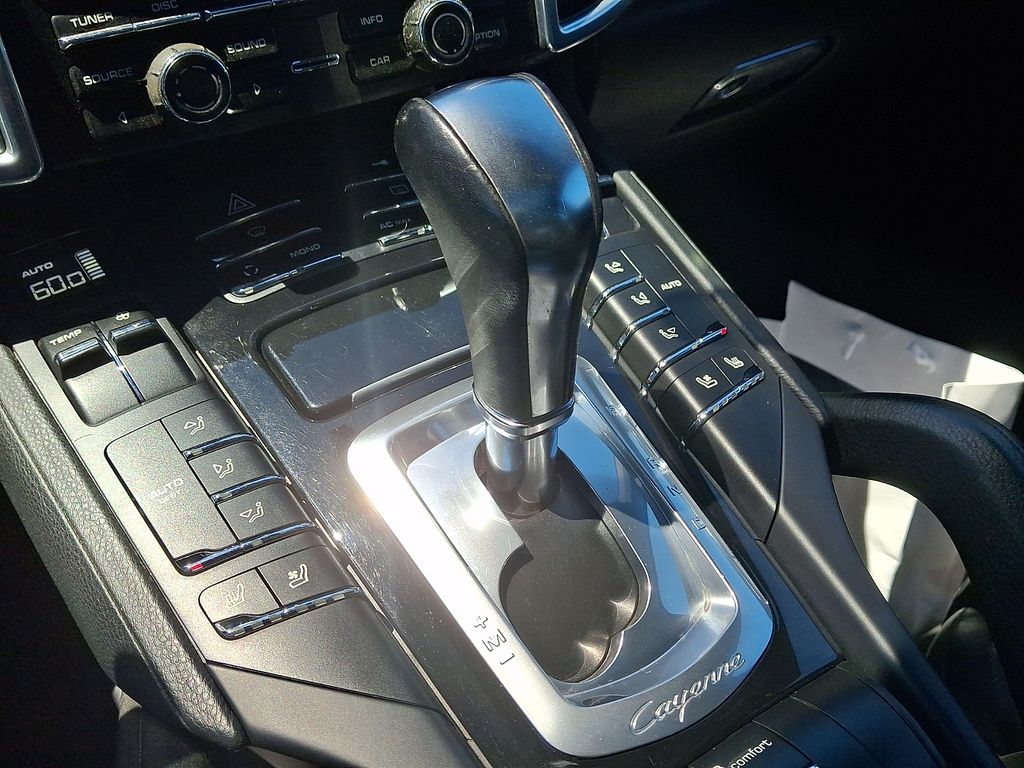 Thumbnail: 2012 Porsche Cayenne - 17