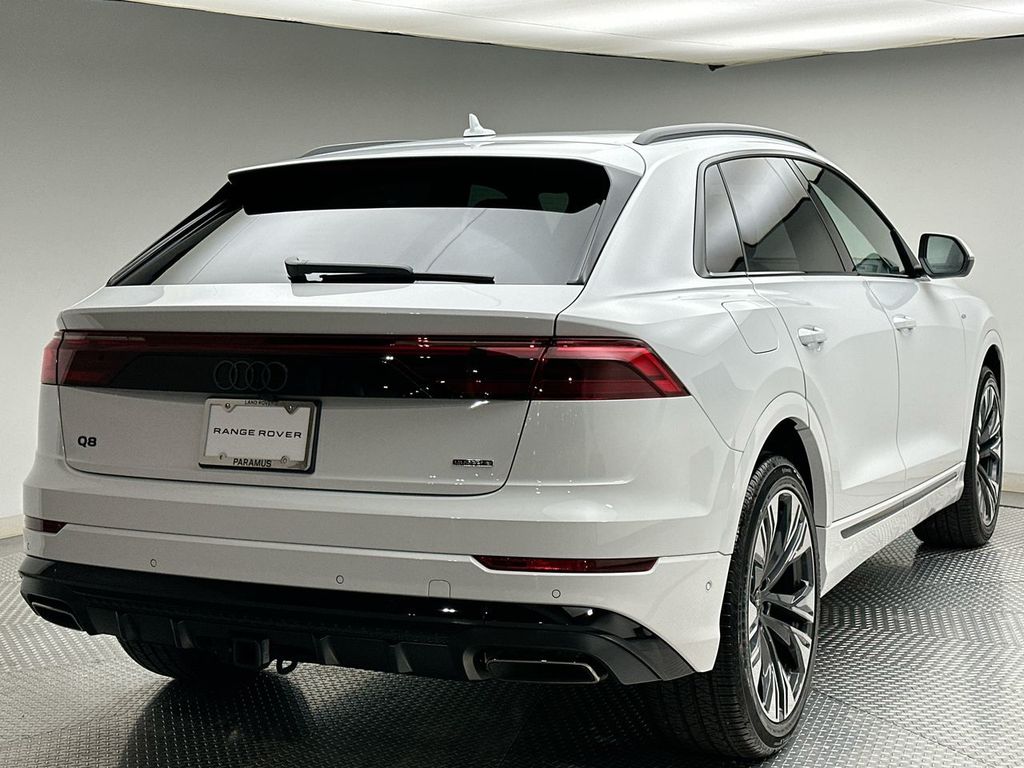 Thumbnail: 2026 Audi Q8 - 13