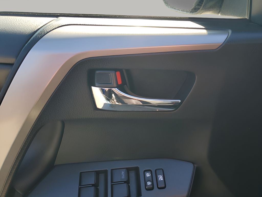 Used Car 2018 Toyota Rav4  Xle For Sale Under $25,000 In Austin, Texas