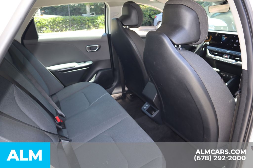 Used 2025 White Kia LXS image 22