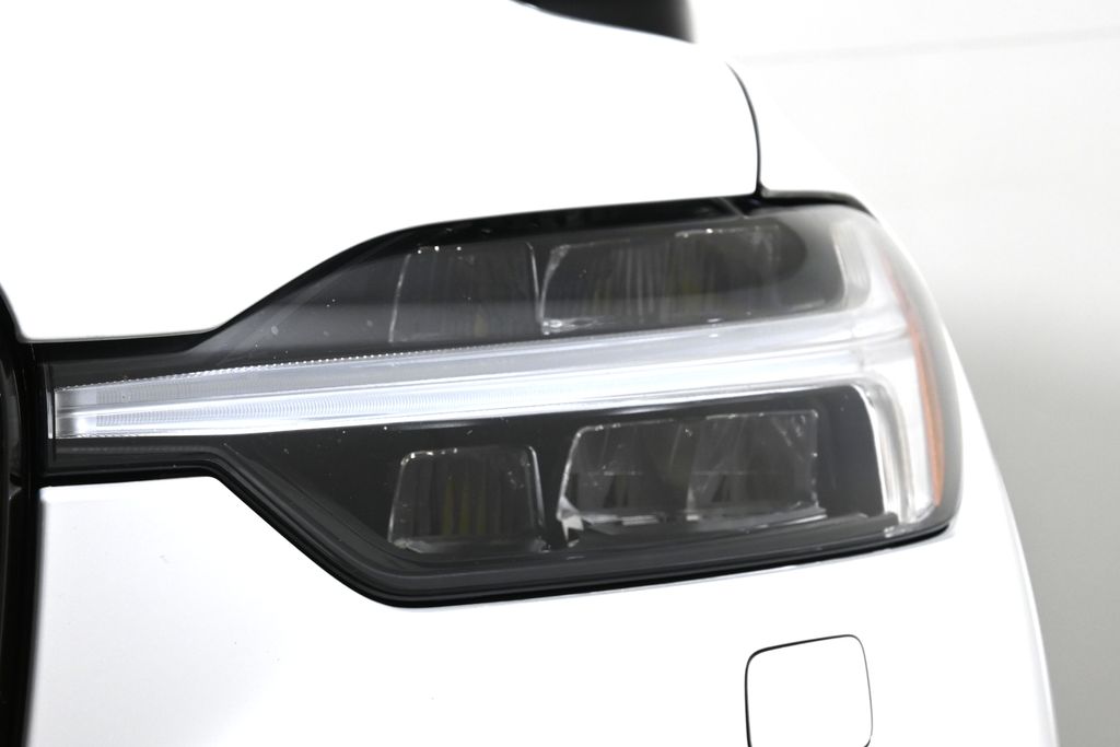 Thumbnail: 2023 Volvo XC60 - 12