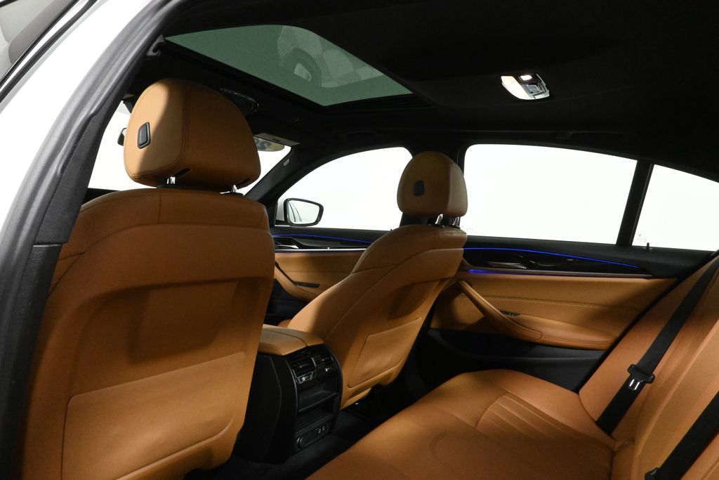 Thumbnail: 2022 BMW 5 Series - 31