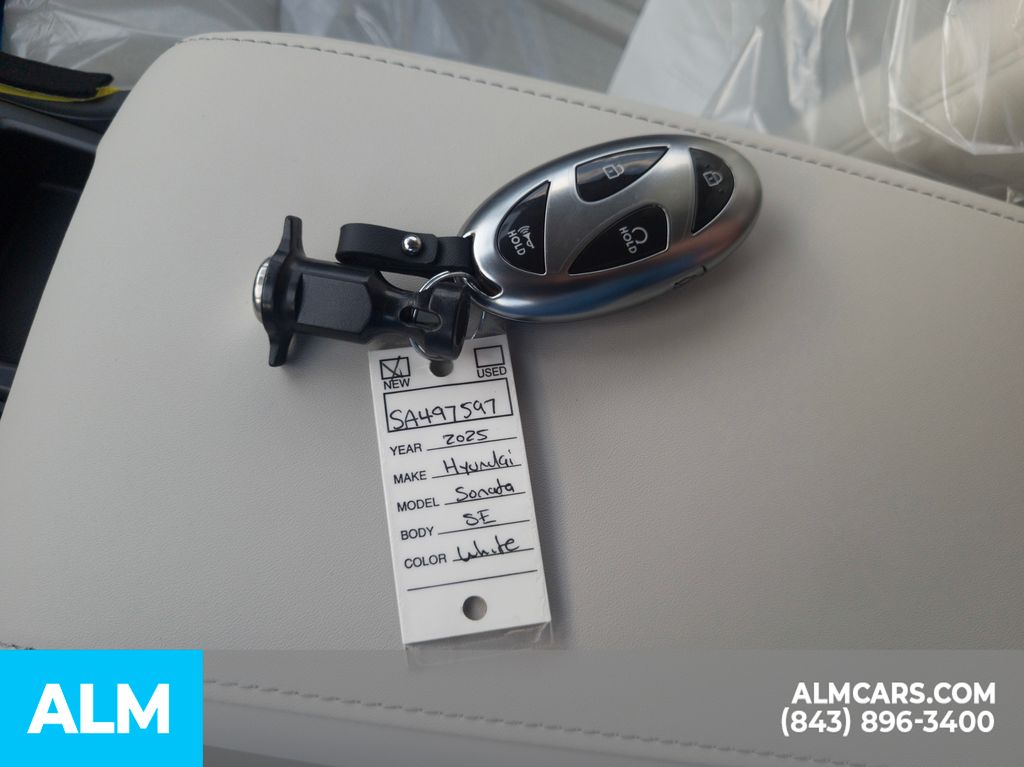 Used 2025 White Hyundai SE image 30