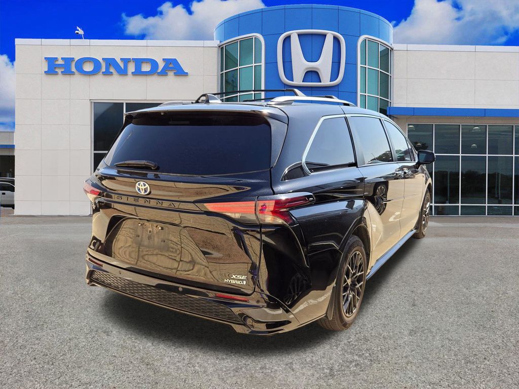 Used 2022 Toyota Sienna Van