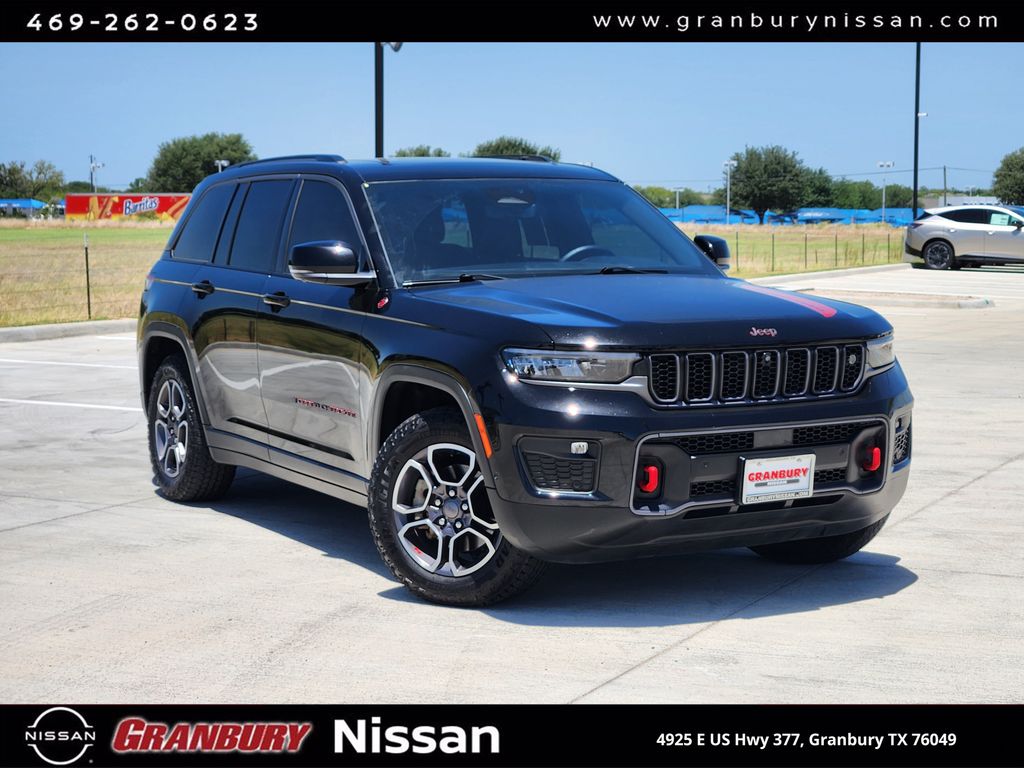 Diamond Black Crystal Pearlcoat 2022 Jeep Grand Cherokee SUV / Crossover Four-Wheel Drive 8-Speed Automatic