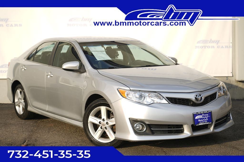 Silver 2014 Toyota Camry L Sedan Front-Wheel Drive 6-Speed Automatic