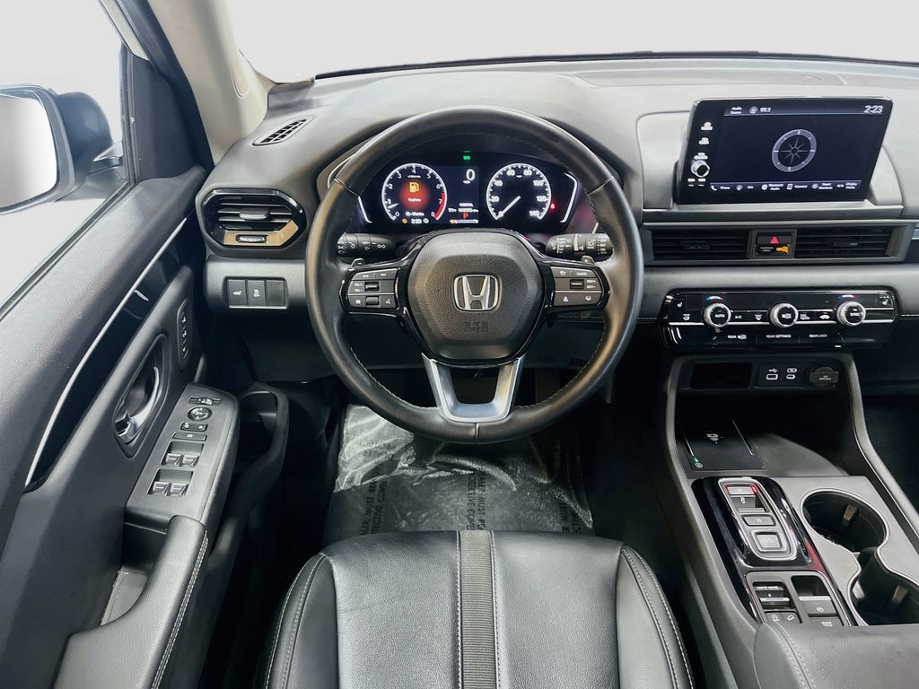 Used 2025 White Honda EX-L image 21