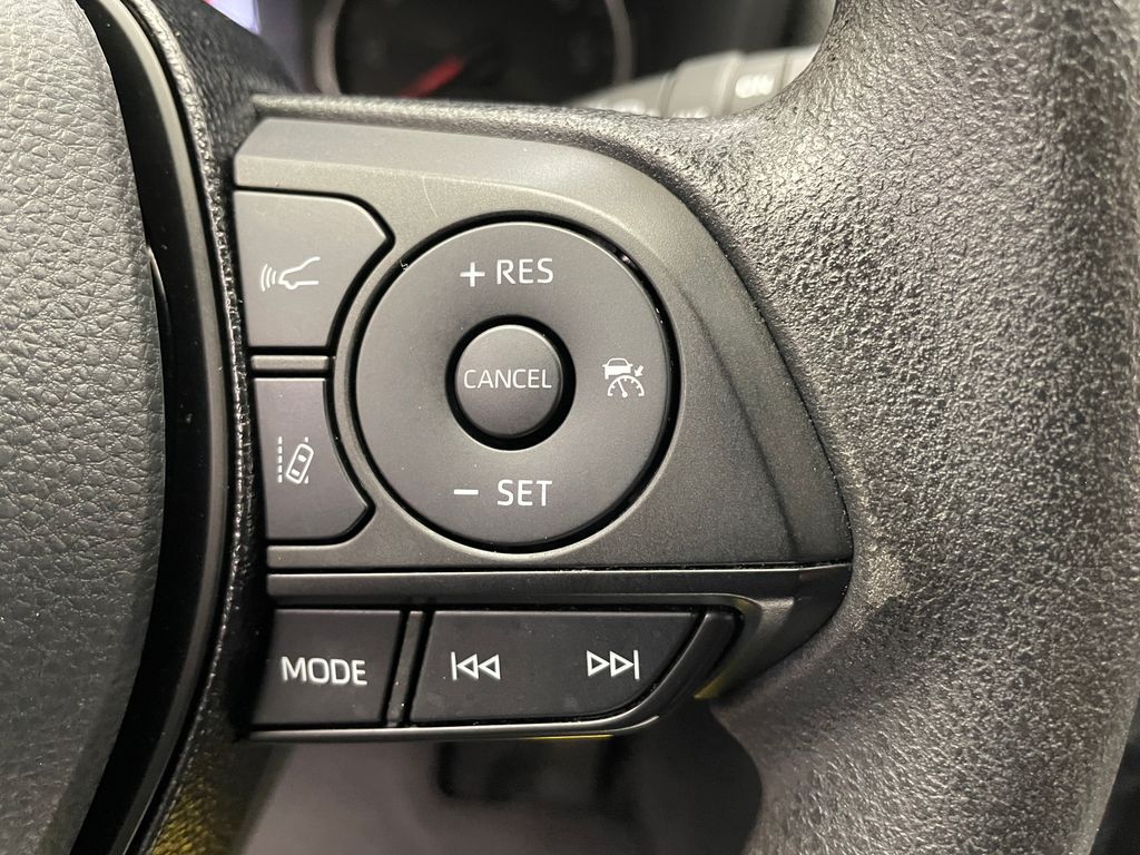 2020 Toyota RAV4 XLE 23