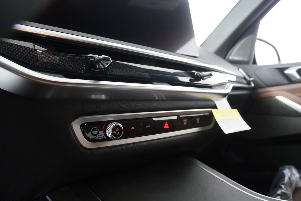 Thumbnail: 2026 BMW X5 - 20