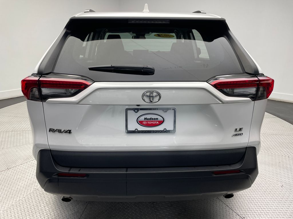 2021 Toyota RAV4 LE 6