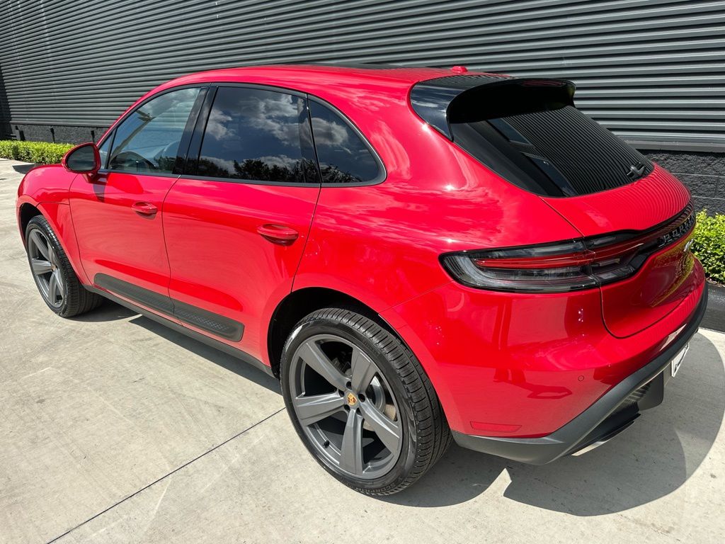 Thumbnail: 2026 Porsche Macan - 3