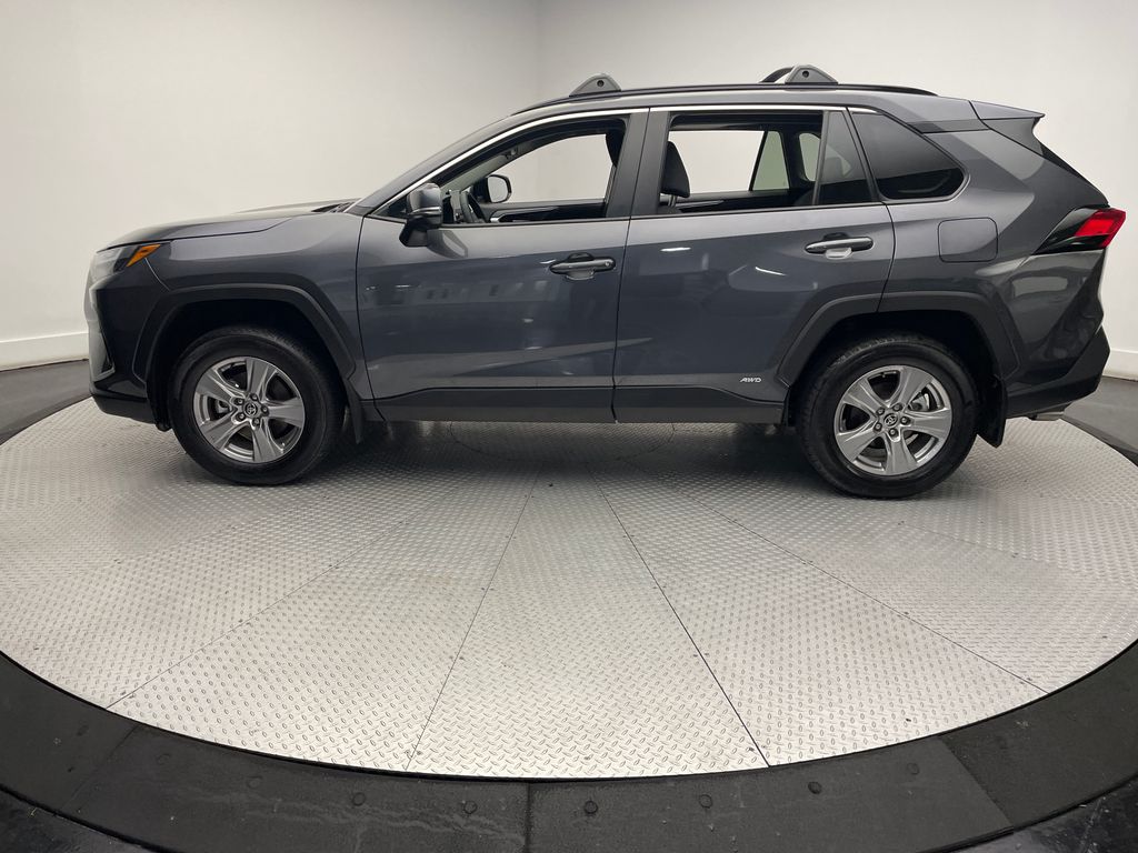 2024 Toyota RAV4 XLE 8