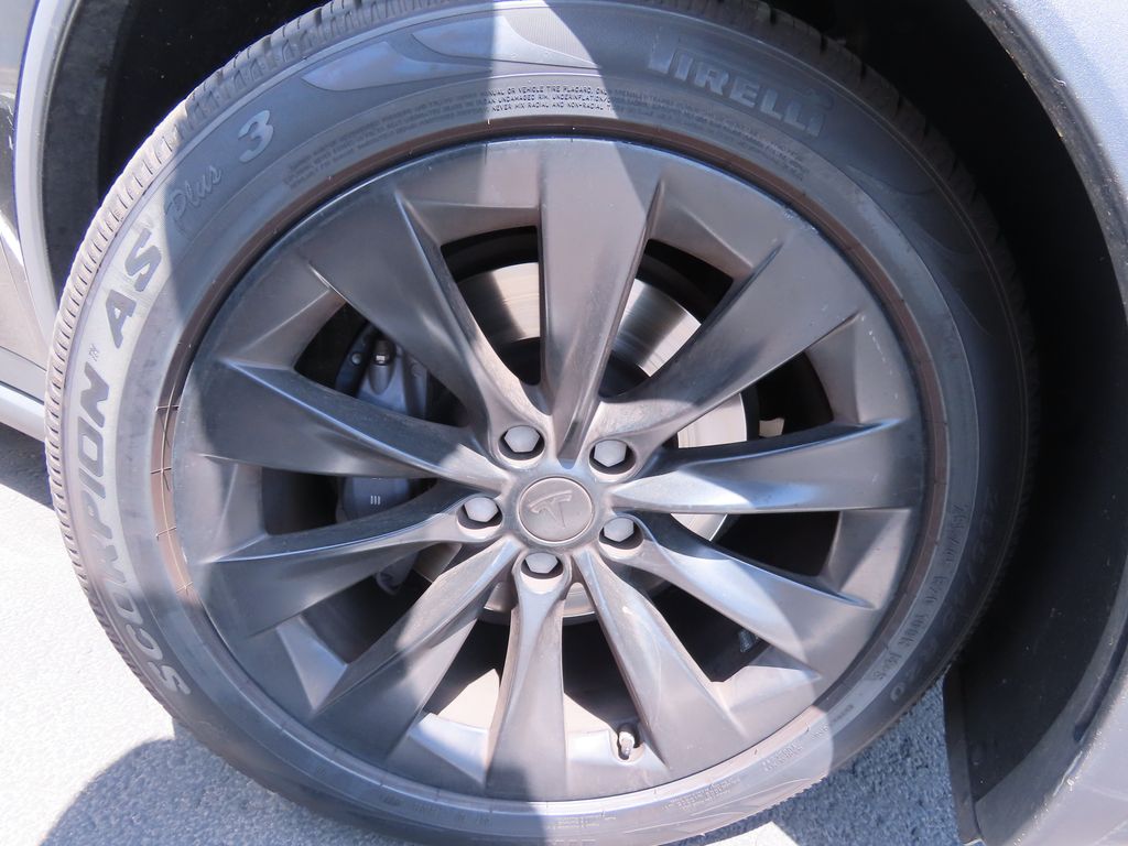 Thumbnail: 2021 Tesla Model X - 16