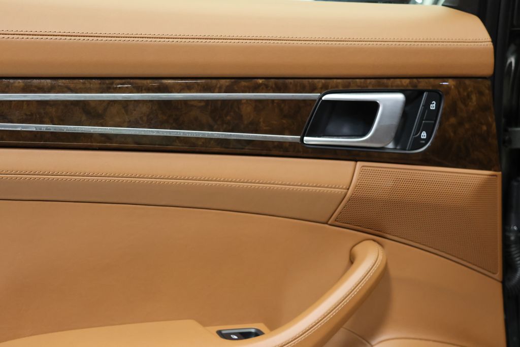 Thumbnail: 2022 Porsche Panamera - 31