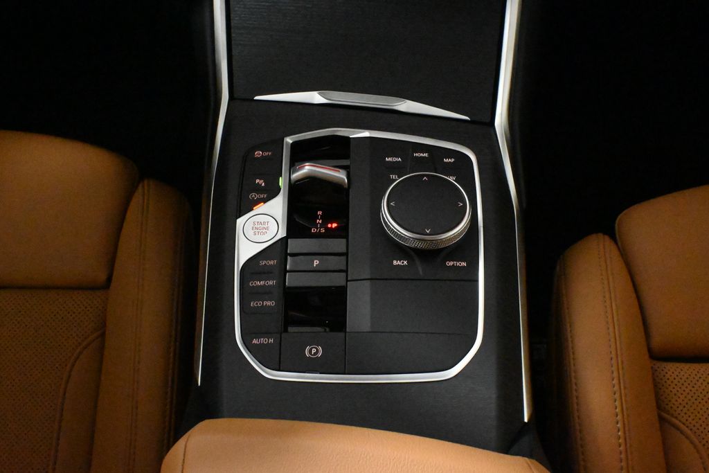 Thumbnail: 2025 BMW 3 Series - 25