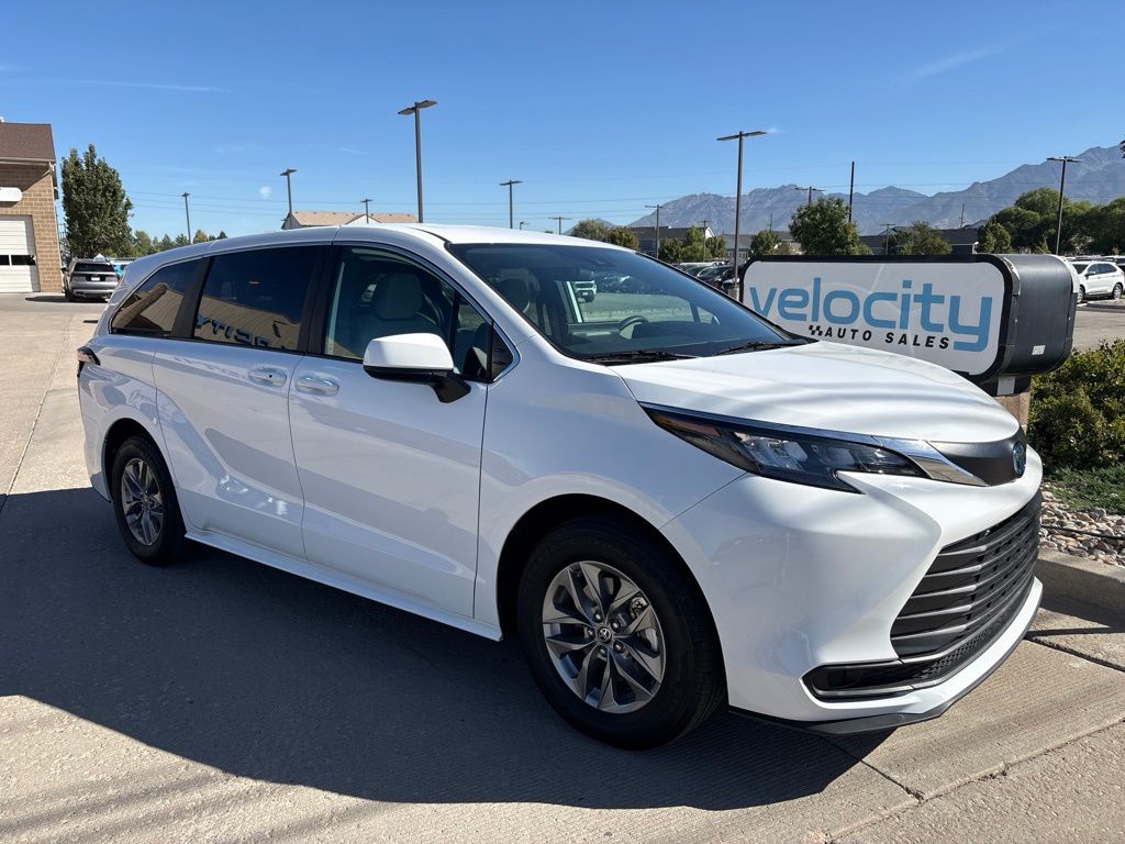 Ice 2025 Toyota Sienna Minivan Front-Wheel Drive Continuously Variable Transmission