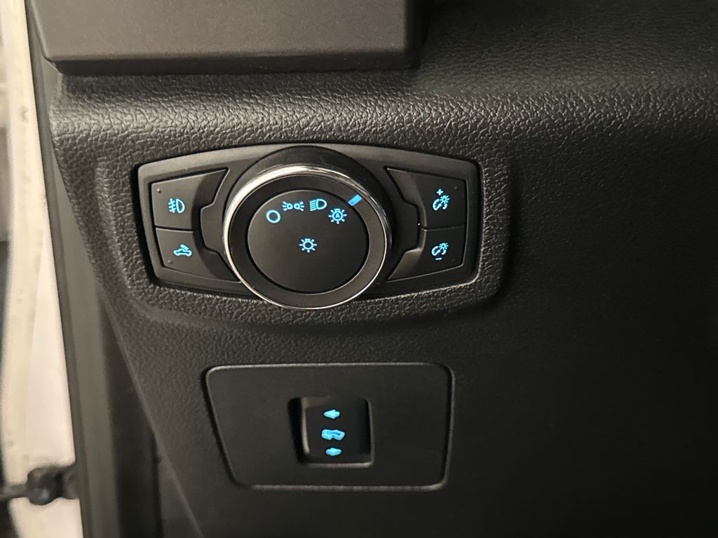 Used 2016  Ford  image 18