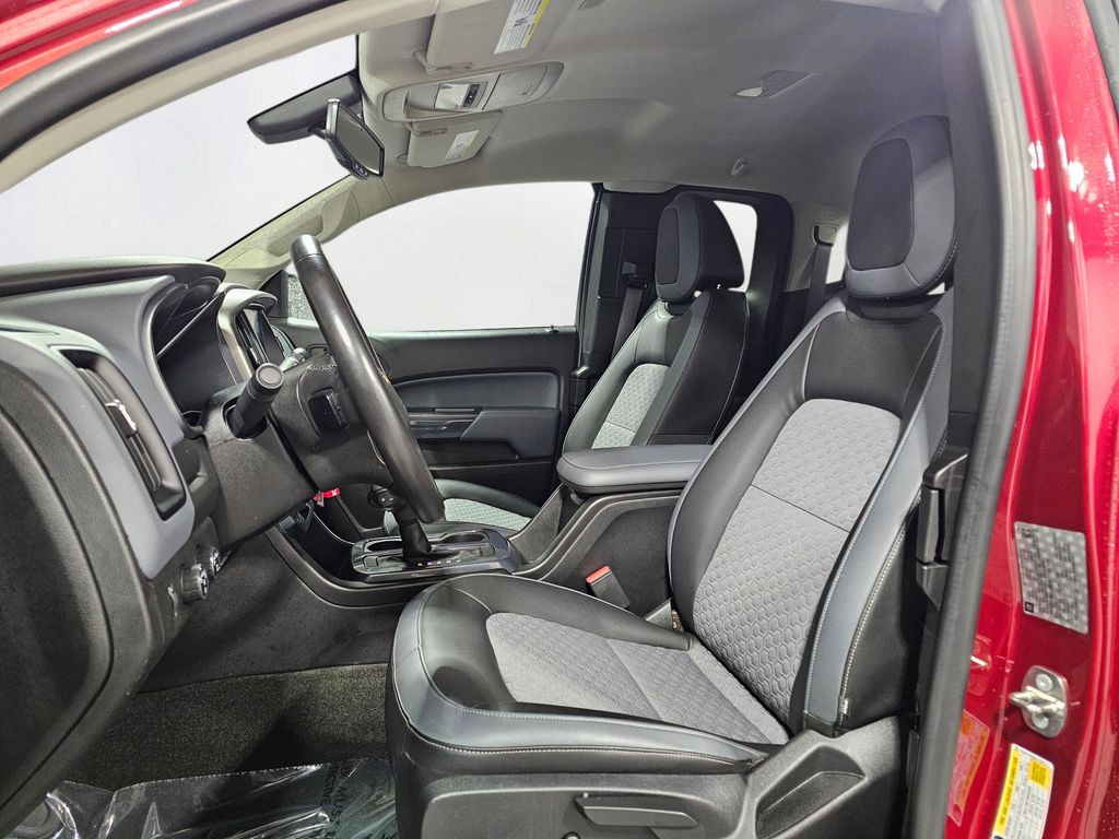 Used 2018 Red Chevrolet Z71 image 4