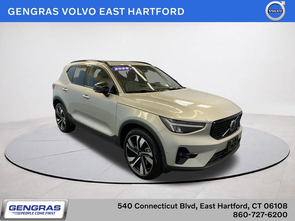 2025 Volvo XC40 B5 Plus Dark Theme AWD