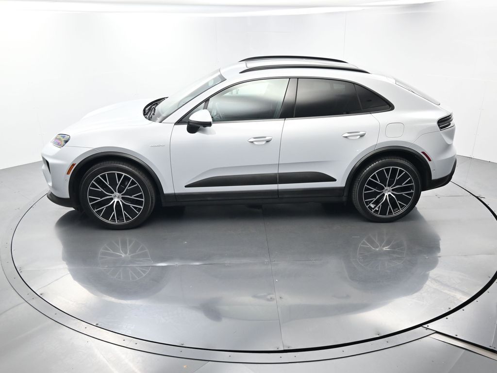 Certified Used 2025 White Porsche  image 36
