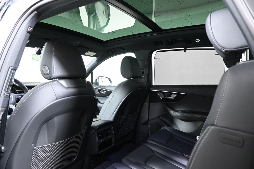 Thumbnail: 2026 Audi Q7 - 27