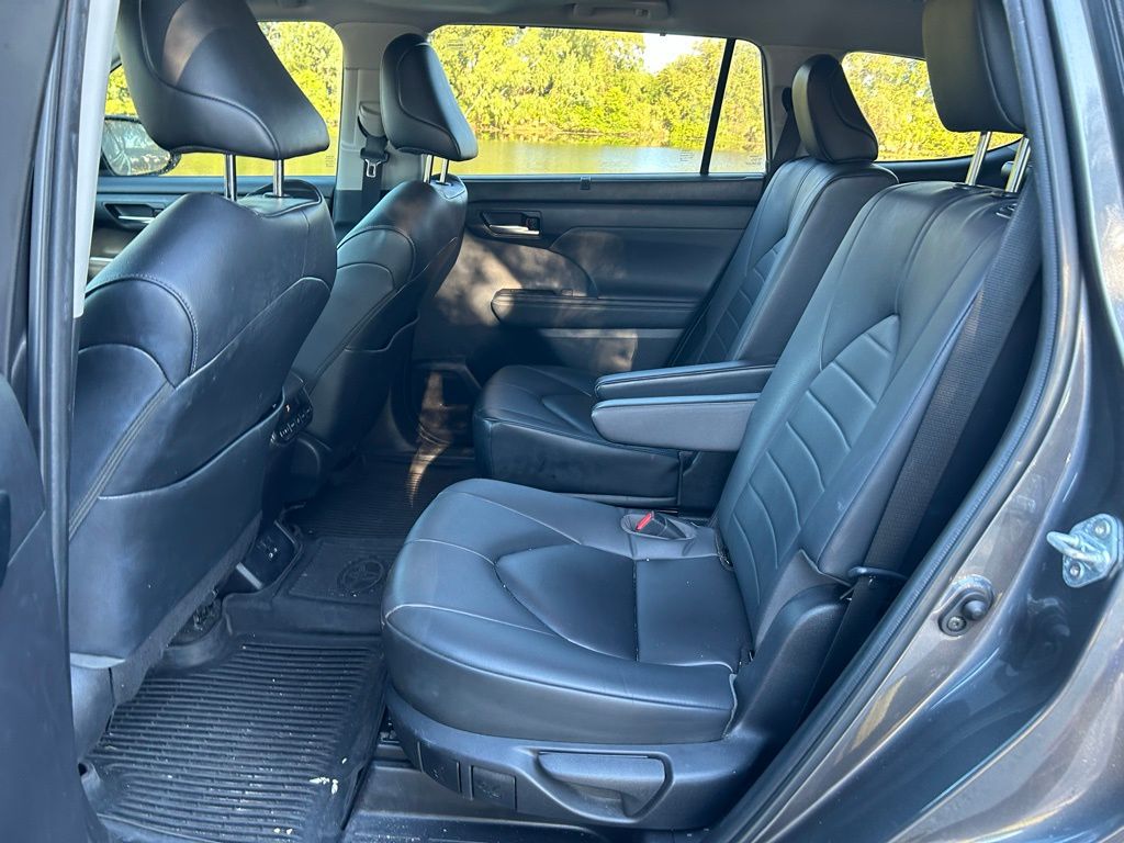 Thumbnail: 2023 Toyota Highlander - 14