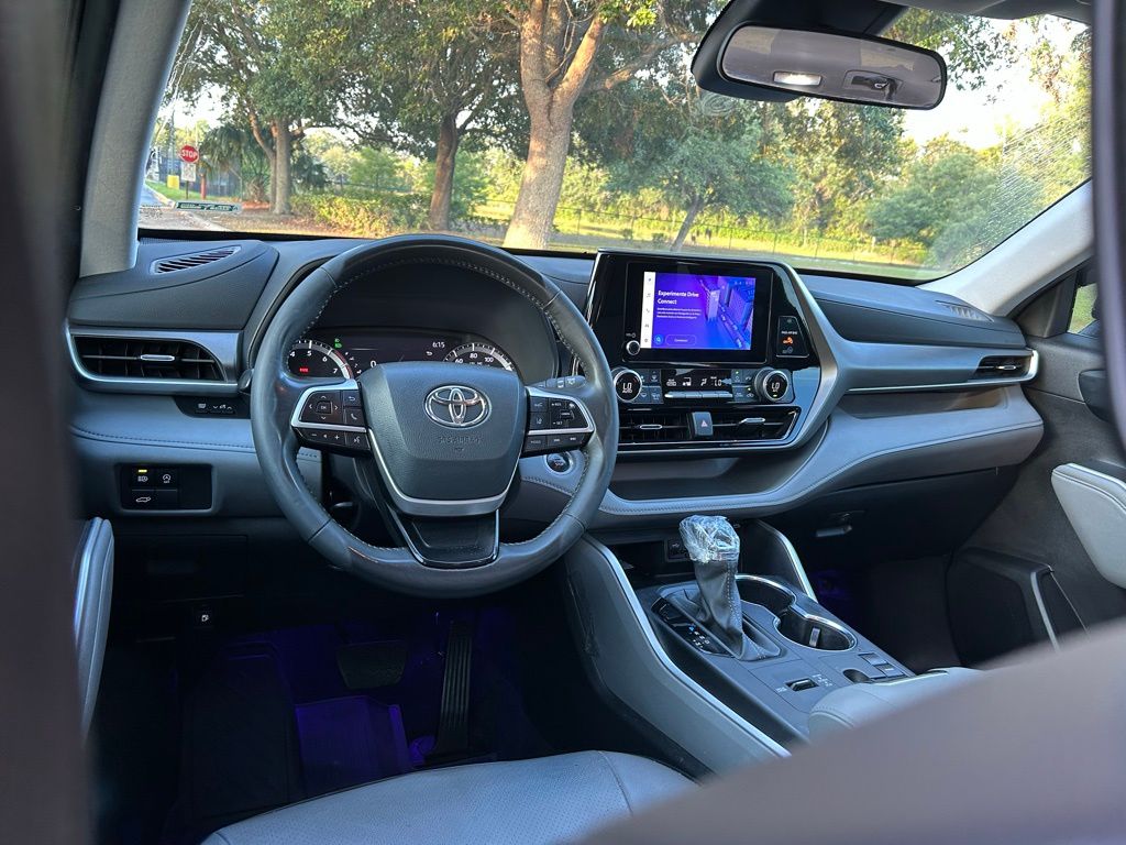 2024 Toyota Highlander LE 12
