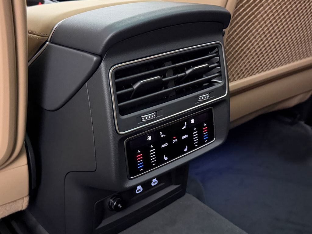 Thumbnail: 2026 Audi Q7 - 20