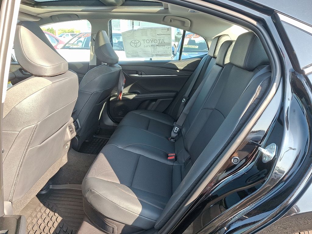 Thumbnail: 2025 Toyota Camry - 10